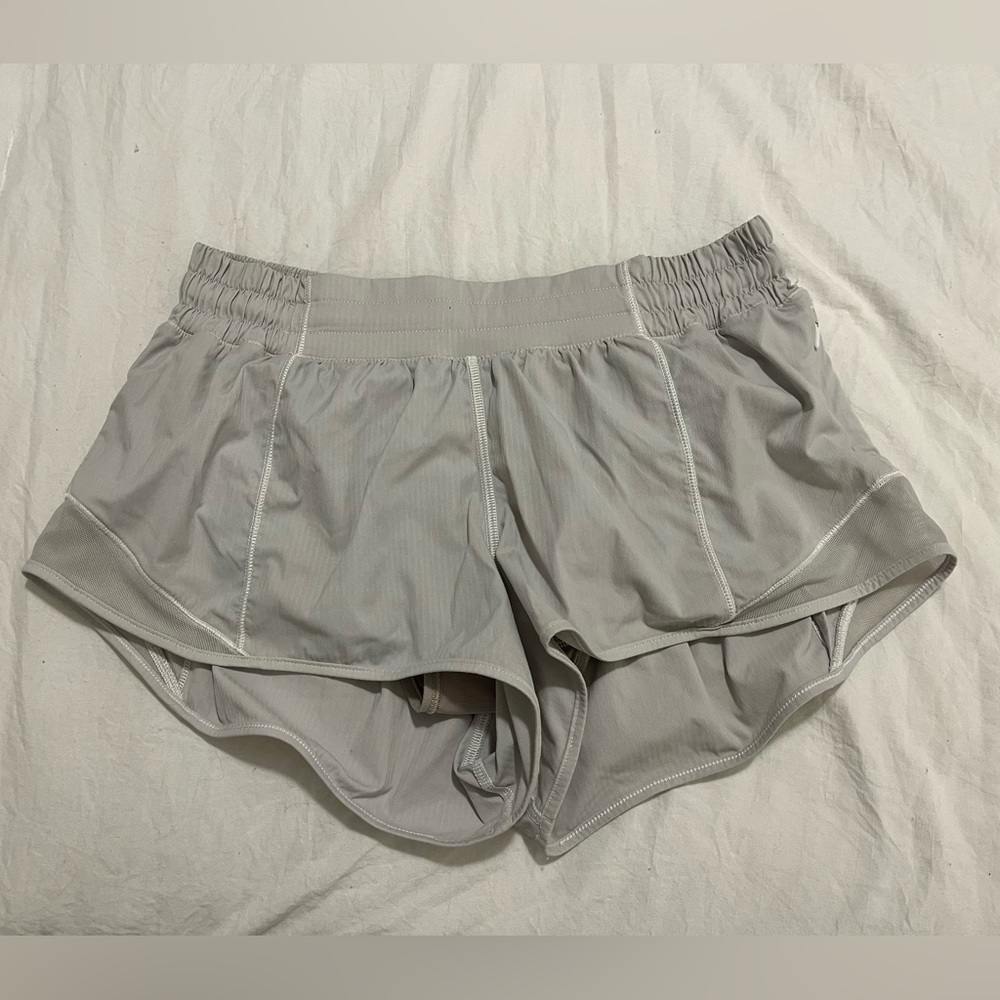 lululemon hotty hot short 2.5